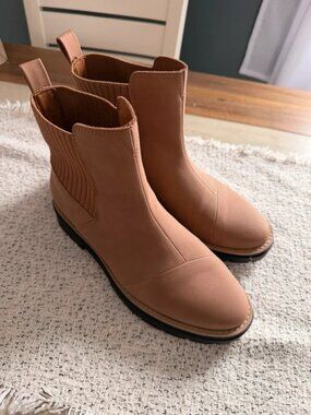 Toms Cort Vegan Boot - size 9